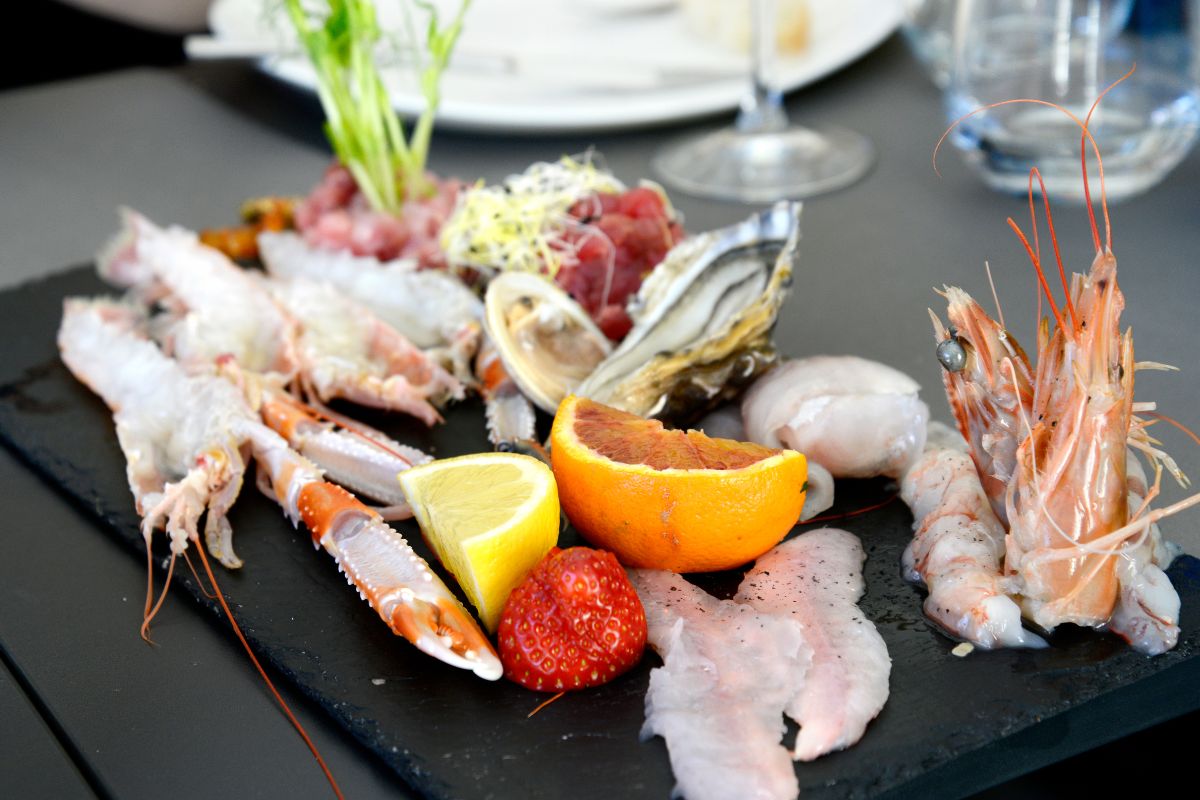 Gran Crudo di scampi, gamberi, sashimi e ostriche