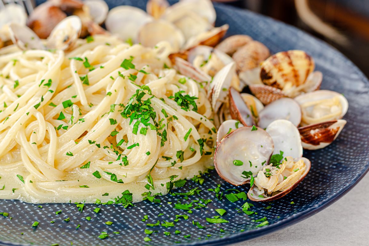 Tagliolino all'uovo in crema di formaggio e lamelle di tartufo